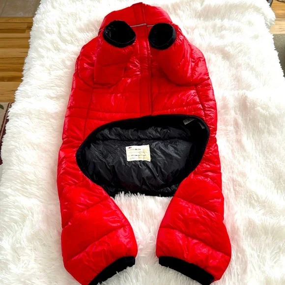 New w/out tag Pajar puffer 4 legged dog jacket.  Adjustable waist. Velcro. - Picture 8 of 16